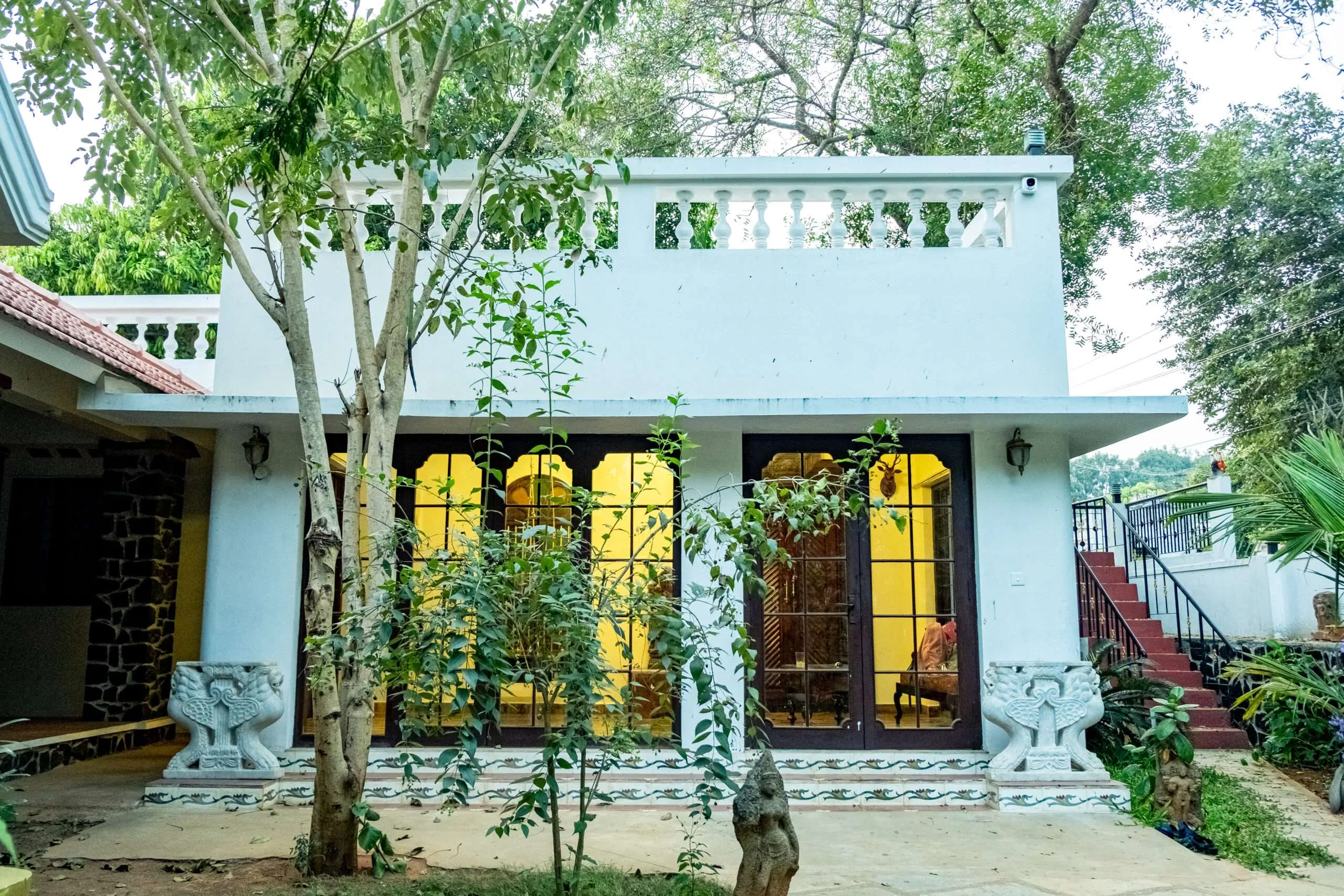 French Glass Villa & Private Courtyard